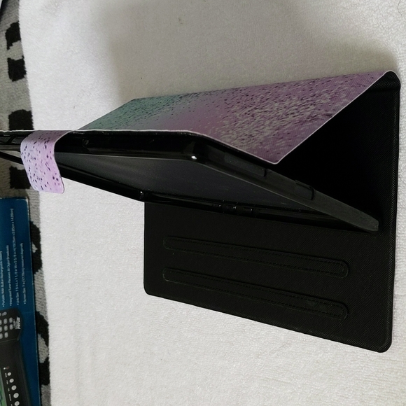 FINAL MARKDOWN Pretty iPad cover - Picture 4 of 8